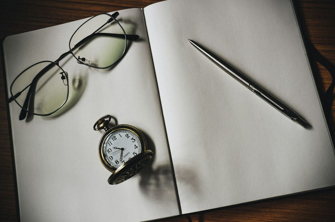 author writing detective story